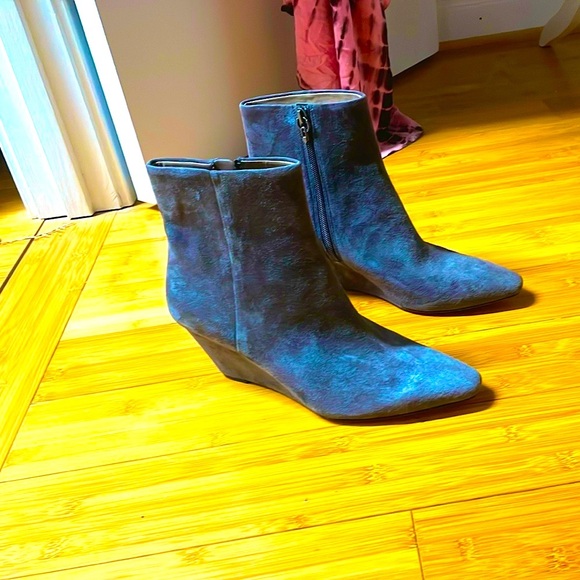 Vero Cuoio Gray Suede Wedges - Picture 1 of 7